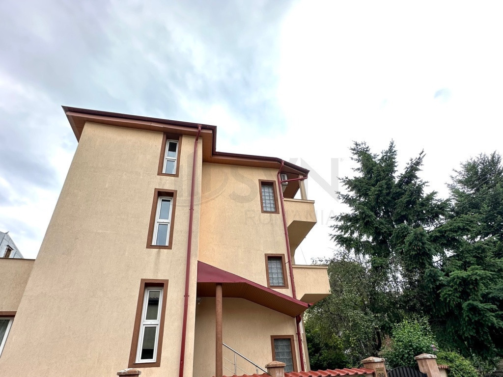 Vila 7 camere 250 mp utili Vatra Luminoasa