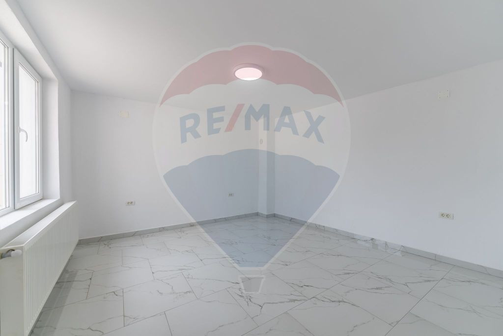 Spațiu comercial stradal de inchiriat proaspat renovat