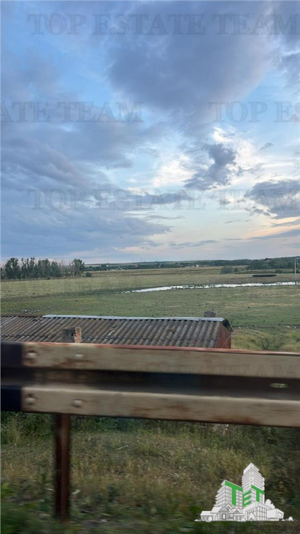 Loturi teren de , multiple , cca 400m/ parcela, pretabile ca