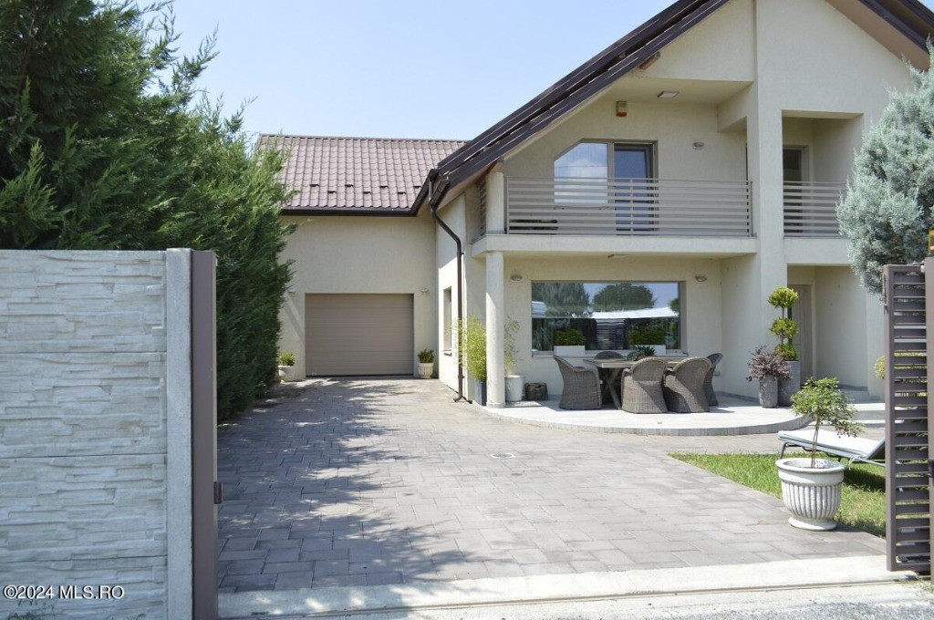 Bradu - Geamana, casa 245 mpu, 3 dormitoare, birou, dressing, 3 bai!