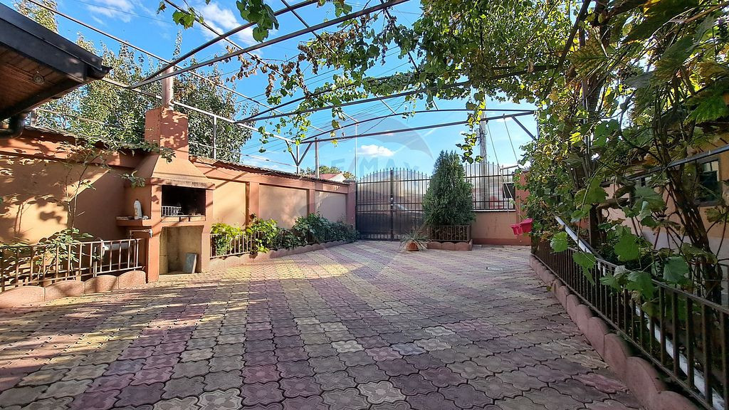 Casă / Vilă 4 camere Salaj- Humulesti