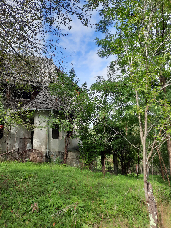 Conac situat in Breaza cu 2340 mp teren