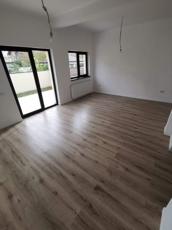 Casă singulară curte 307mp. Bragadiru