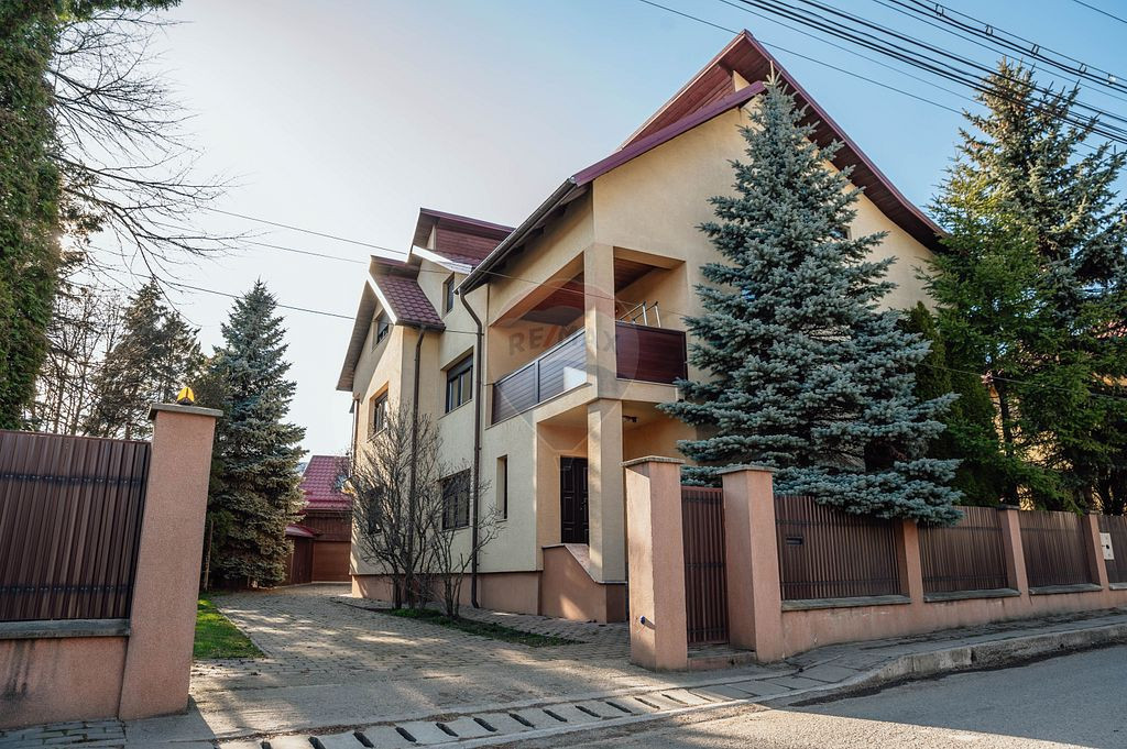 Casă / Vilă în zona Nord-Est