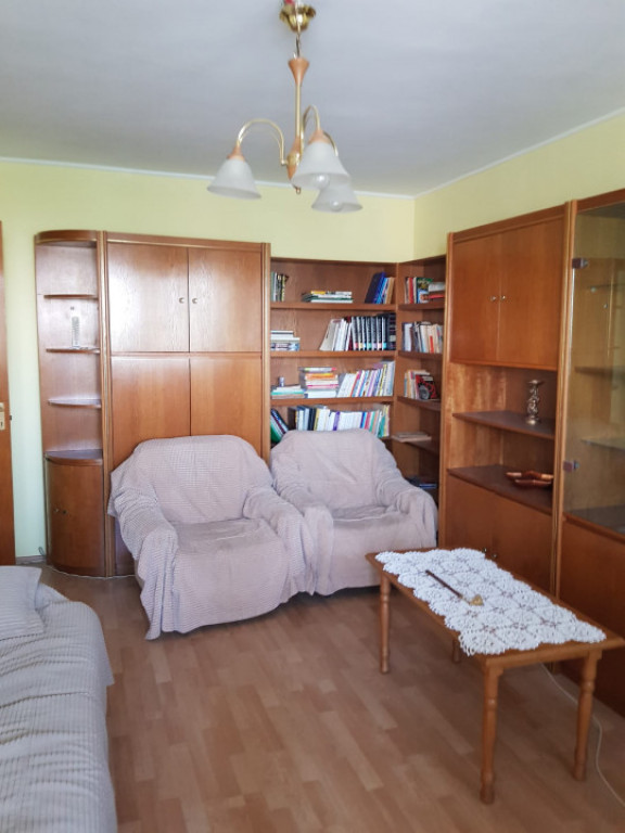 Apartament cu 3 camere in zona CIRESICA