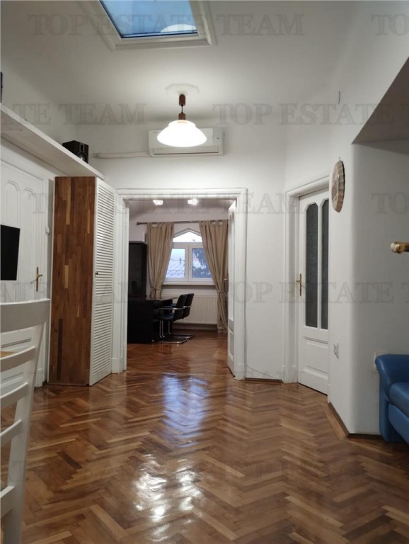 Apartament 3 camere de inchiriat in vila ,cochet, nou renov