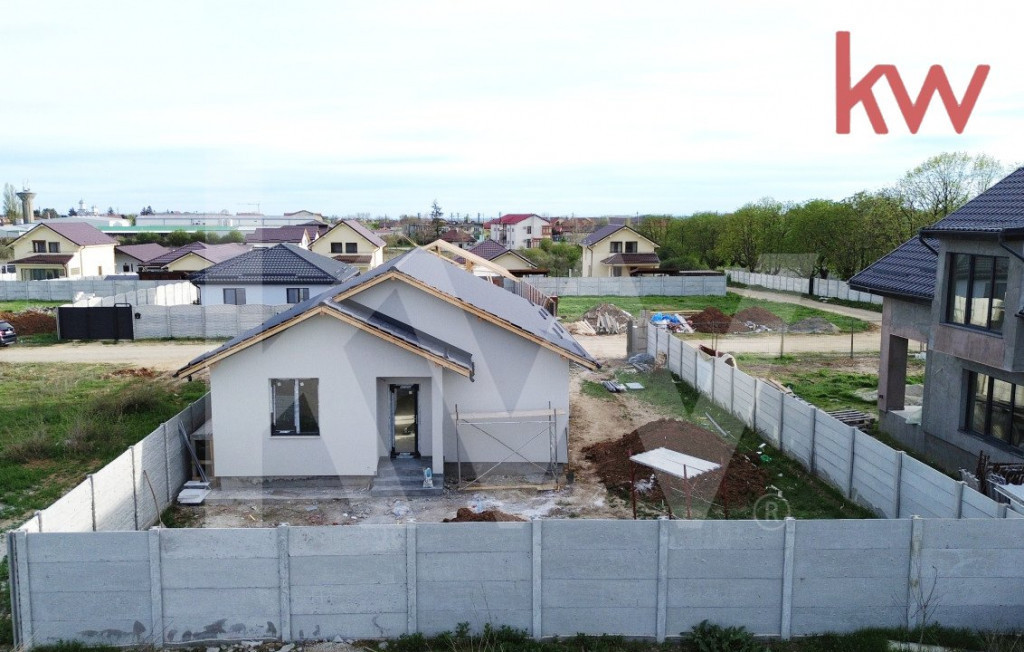 Casa Carcea 4 camere, toate utilitatile