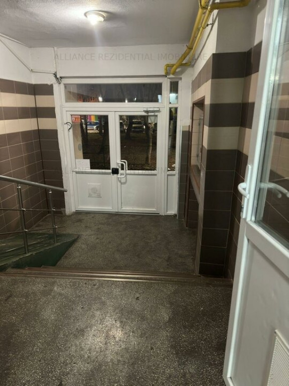 Ap.3 camere,zona Brancoveanu,2 minute de mers la STB,usor si rapid