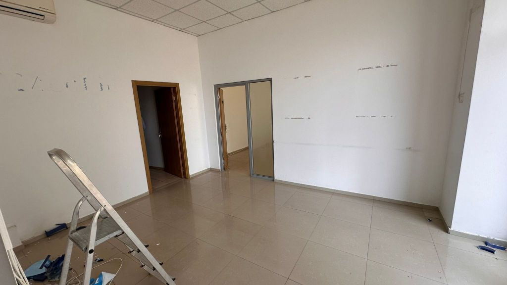 SPATIU COMERCIAL CENTRAL ,TRAFIC PIETONAL INTENS