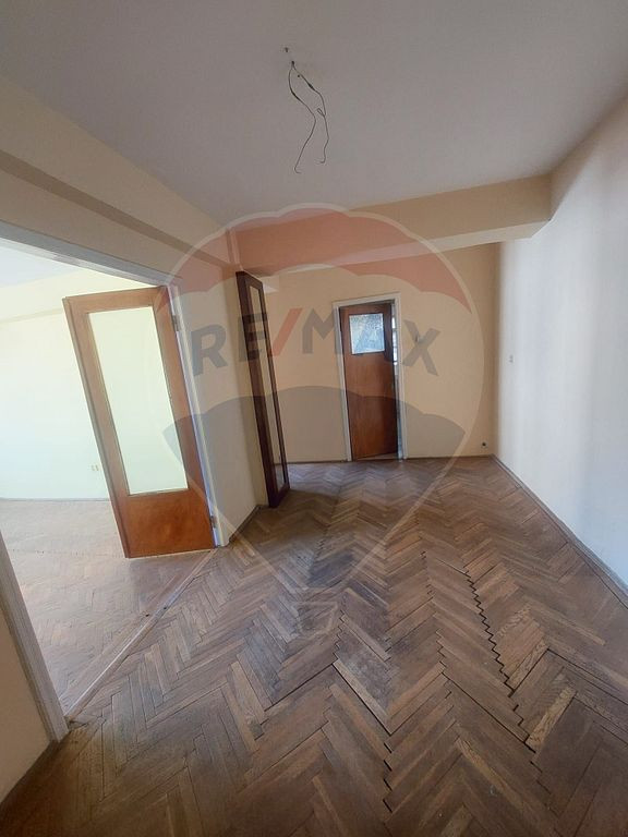 Apartament cu 3 camere si boxa situat ultracentral