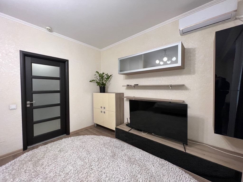 Apartament o camera zona Plopilor de inchiriat