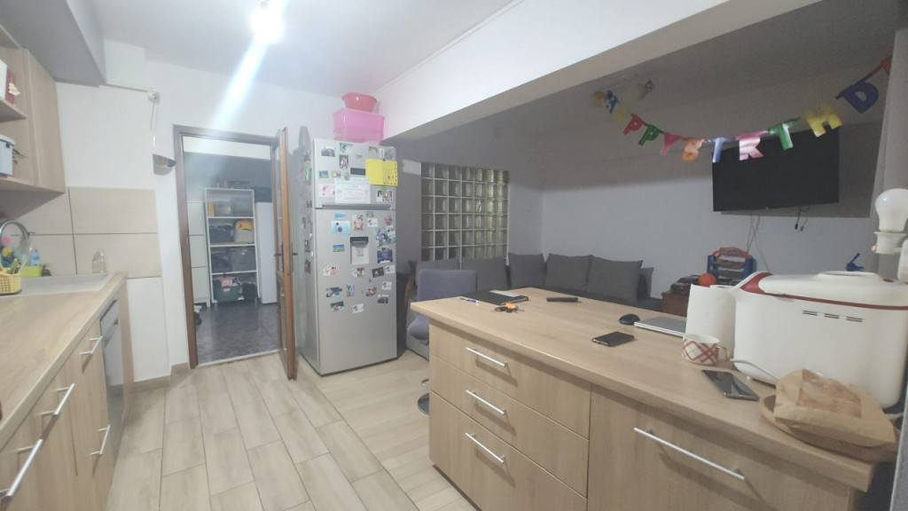 Apartament decomandat 4 camere