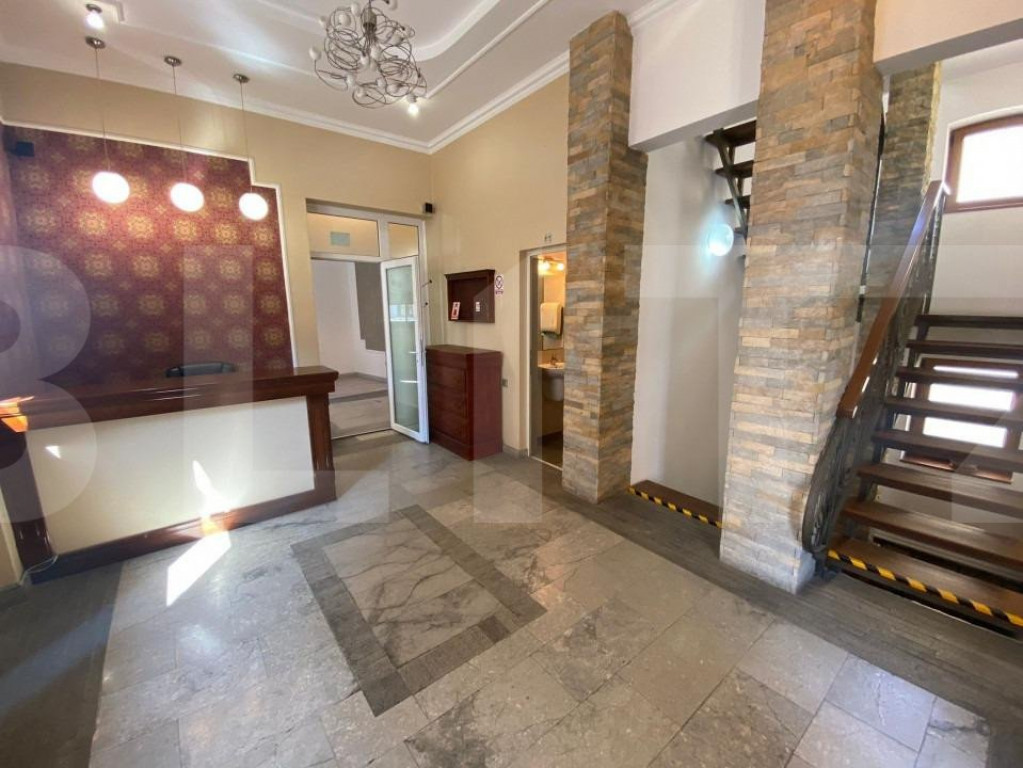 Apartament cu 8 camere, 315 mp, pentru clinica, birou sau lo