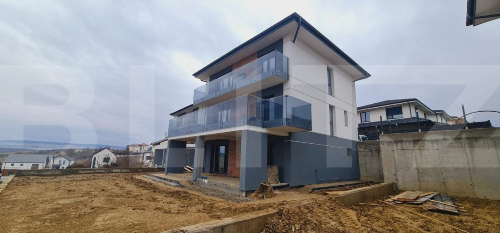 Casa 180 mp utili +470 mp teren,in Dezmir