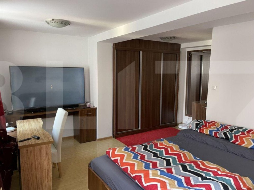 Casa cu 5 camere, 300 mp, zona Piata Sfatului