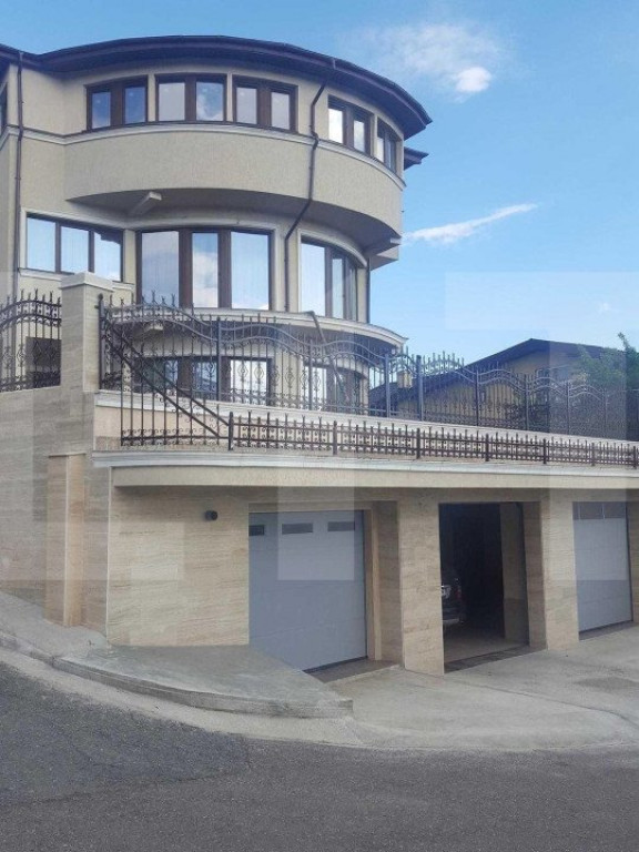 Vila cu 9 camere, 575 mp, zona Moara de Vant