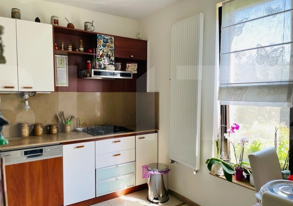 Casa de 5 camere, 310 mp, teren amenajat 1044 mp, Bucium