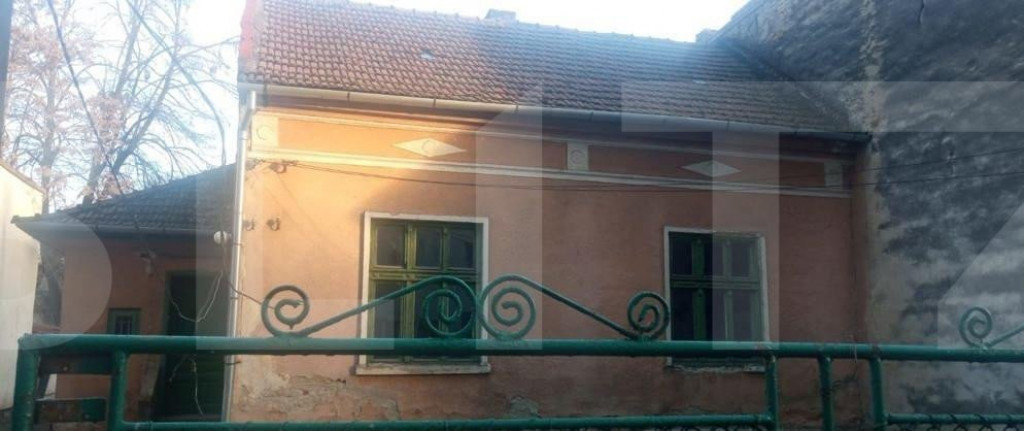 Casa 2 camere, 594 mp, zona Calea Sagului