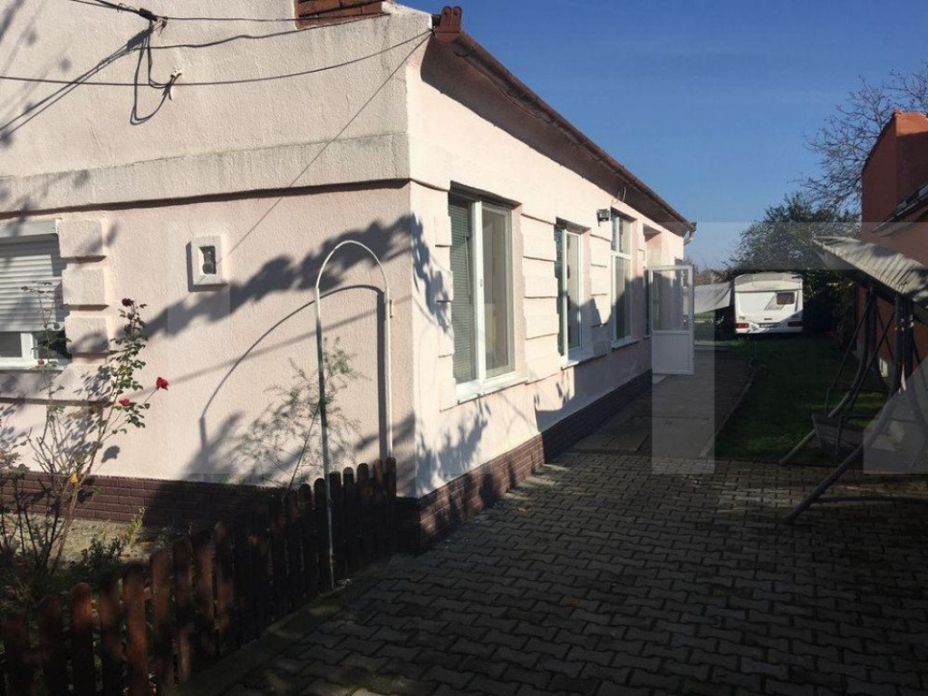 Casa cu 4 camere, 110 mp utili, teren cu 1000 mp, Fratelia