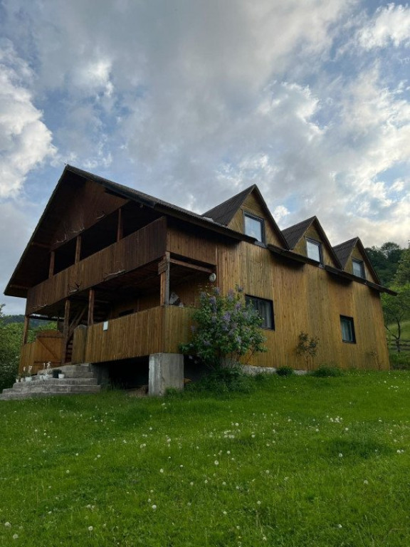 Cabana de 210mp, 2600 mp teren, in Rachitele