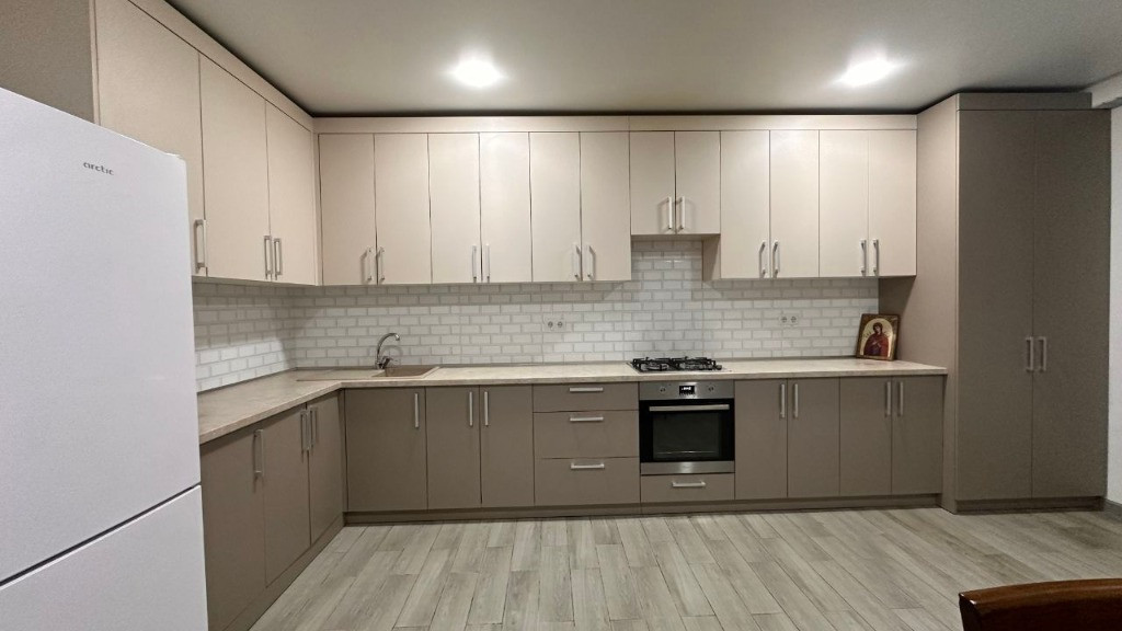 Inchiriez apartament cu 3 camere in cartierul Gheorgheni