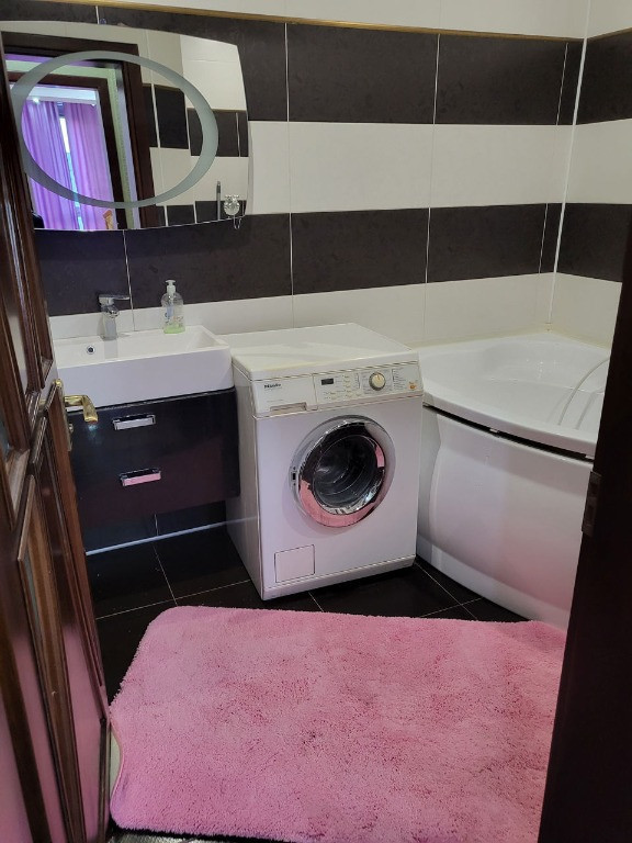 Inchiriez apartament cu 3 camere in zona Marasti