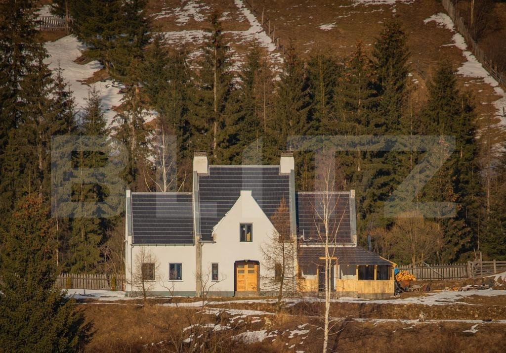 Casă de vacanță cu destinație multiplă, zona Carlibaba,