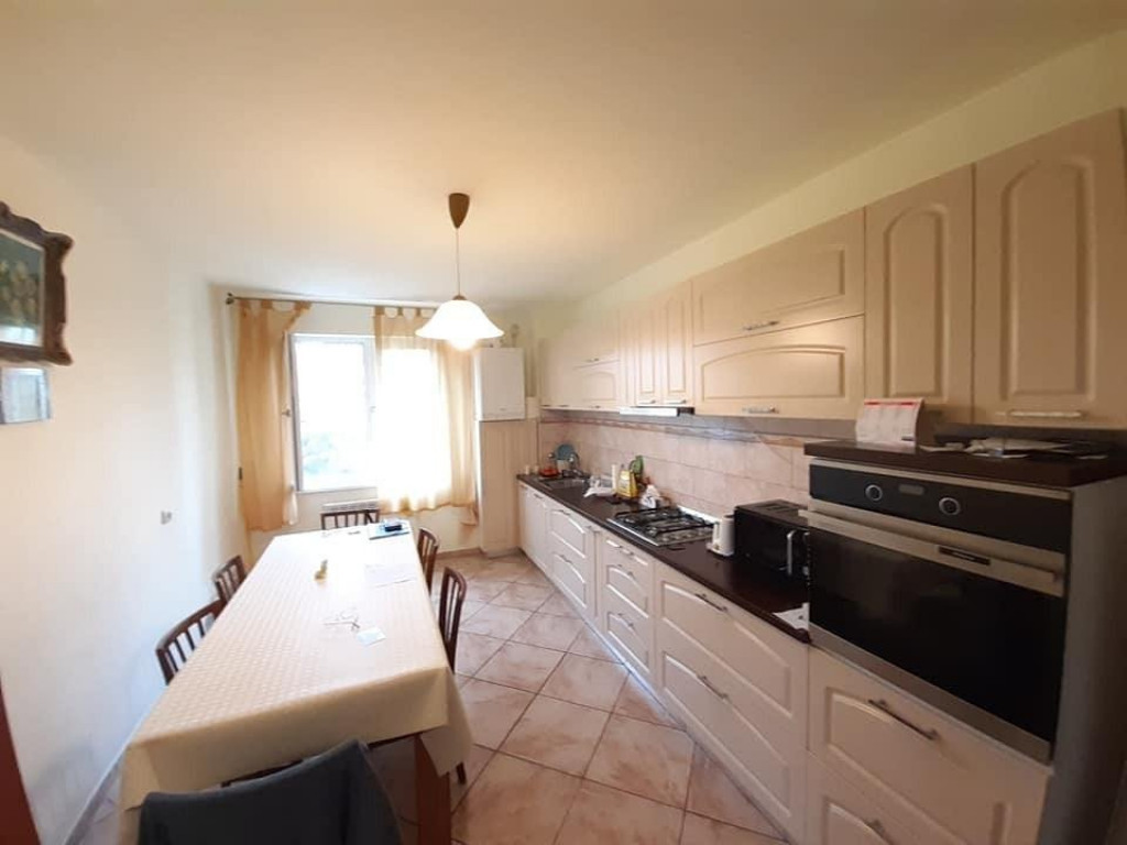 Casa cu 16 camere, 600 mp utili si 1000 mp teren in Selimbar