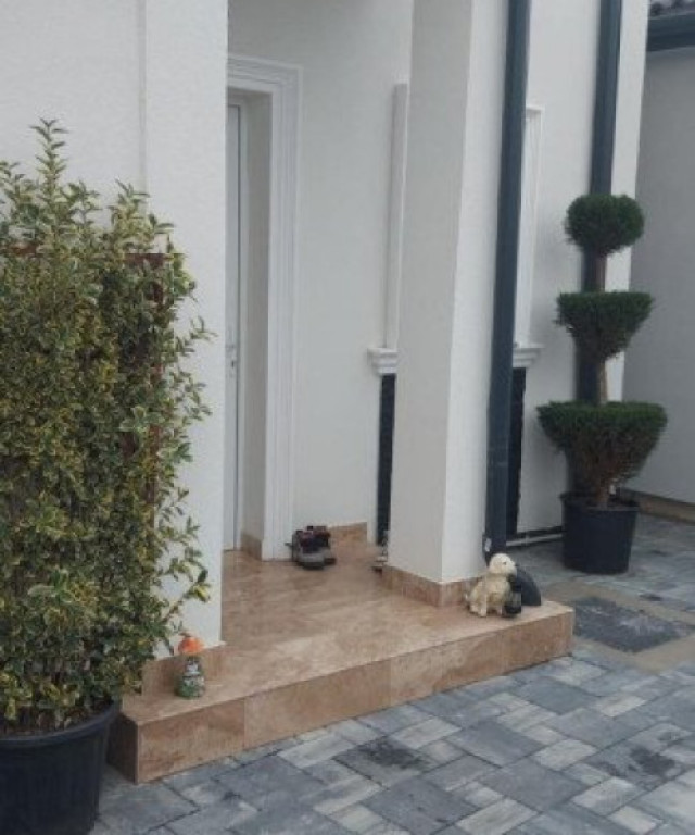 CASA MODERNA DE VANZARE