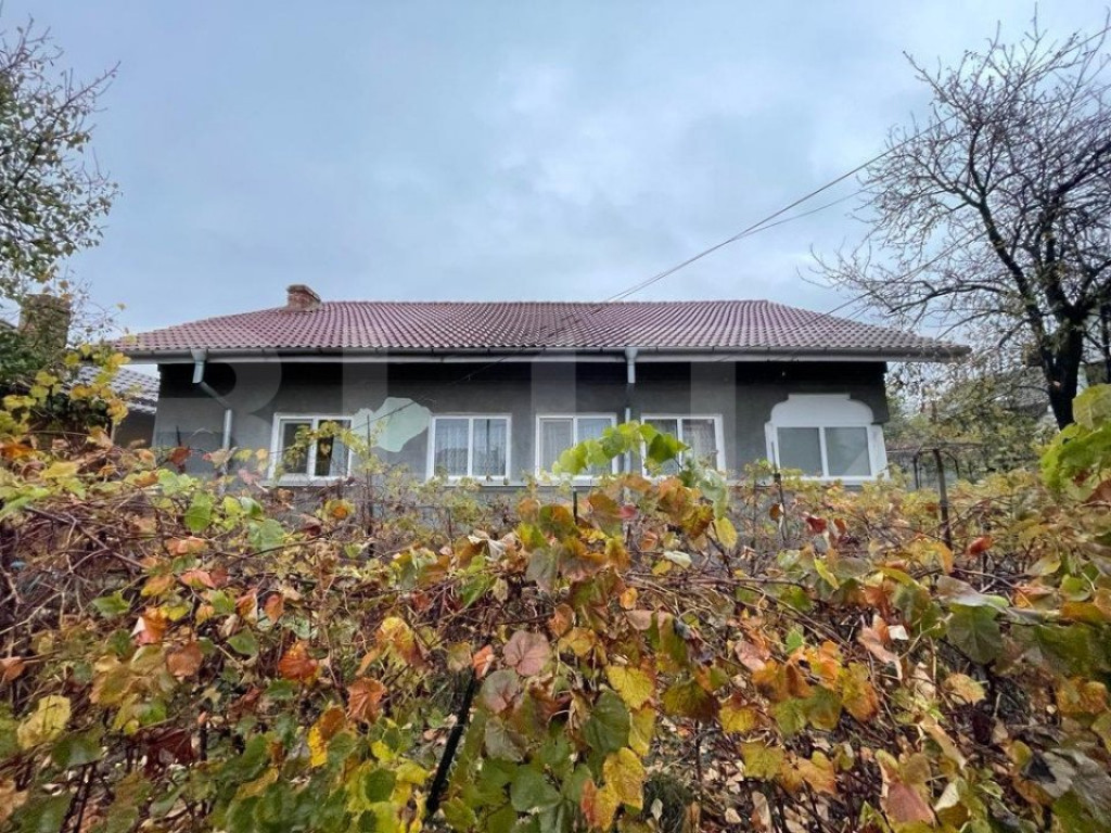 Casa locuibila toate utilitatile zona Simnicul de Jos 1424 m