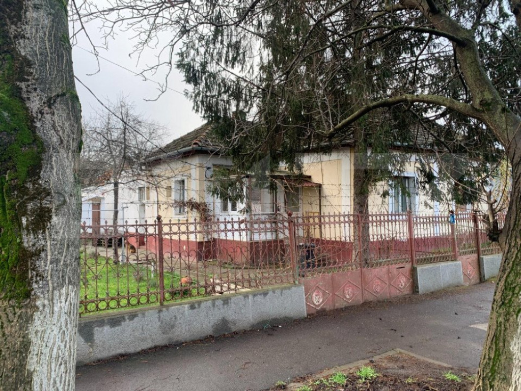 Casa de 4 camere, 110 mp utili, teren 550 mp, Lugojului