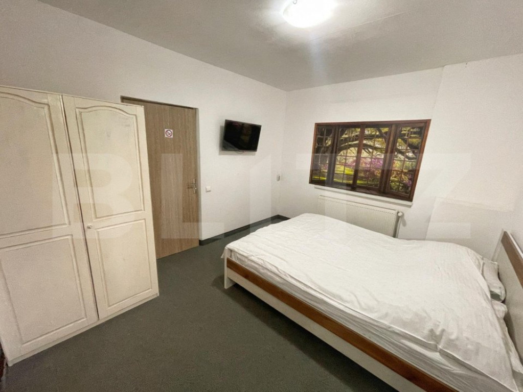 Casa 200mp, 6 camere cu bai proprii, curte proprie, zona Ciu