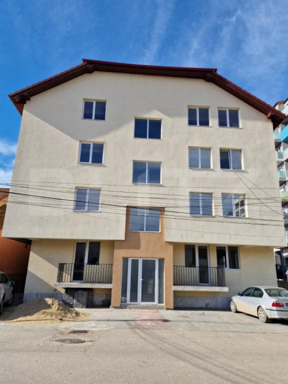 Cladire 12 apartamente, 4 spatii comerciale, 856mp, Torontal