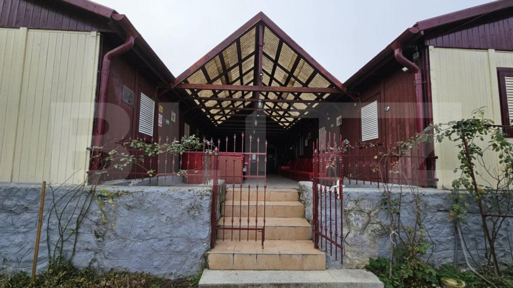 Investitie! Pensiune 13 camere, 13 bai, 5021 mp teren, locur