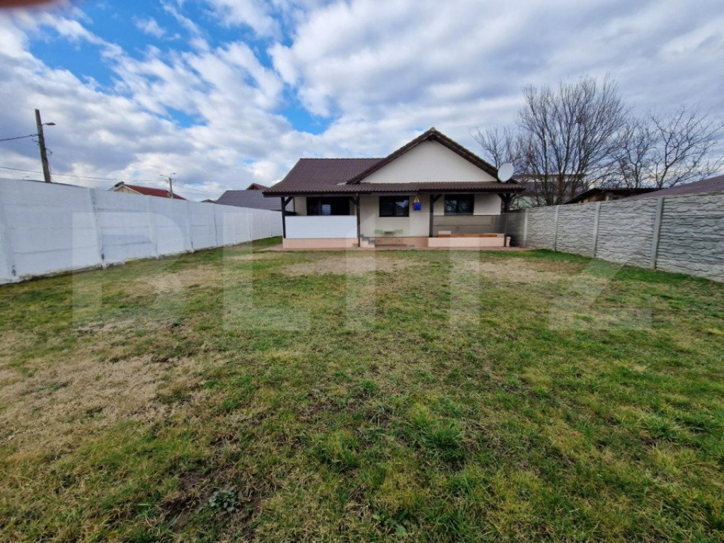 Casa cu 3 camere, 140 mp utili, 800 mp teren, zona Micesti