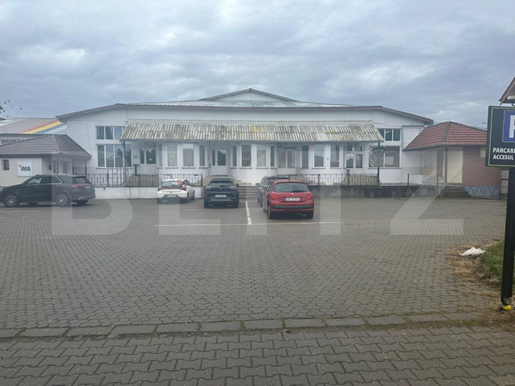 Spatiu comercial 2500 mp utili, 3000 mp teren in zona Spital