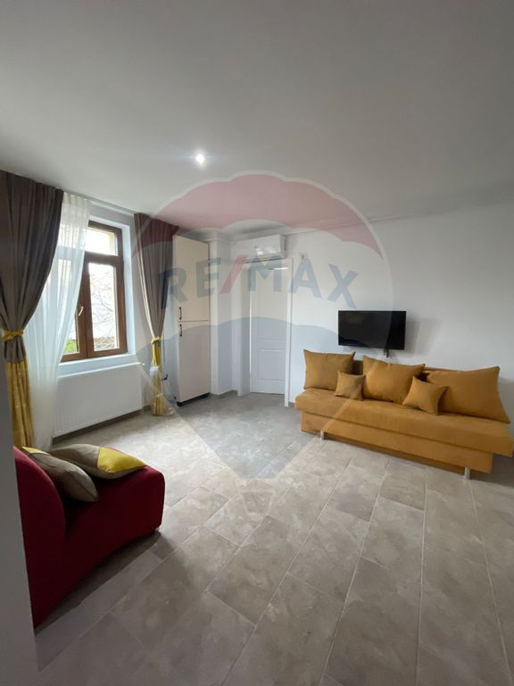 Hotel / Pensiune cu 13 apartamente+spatiu pentru restaura...