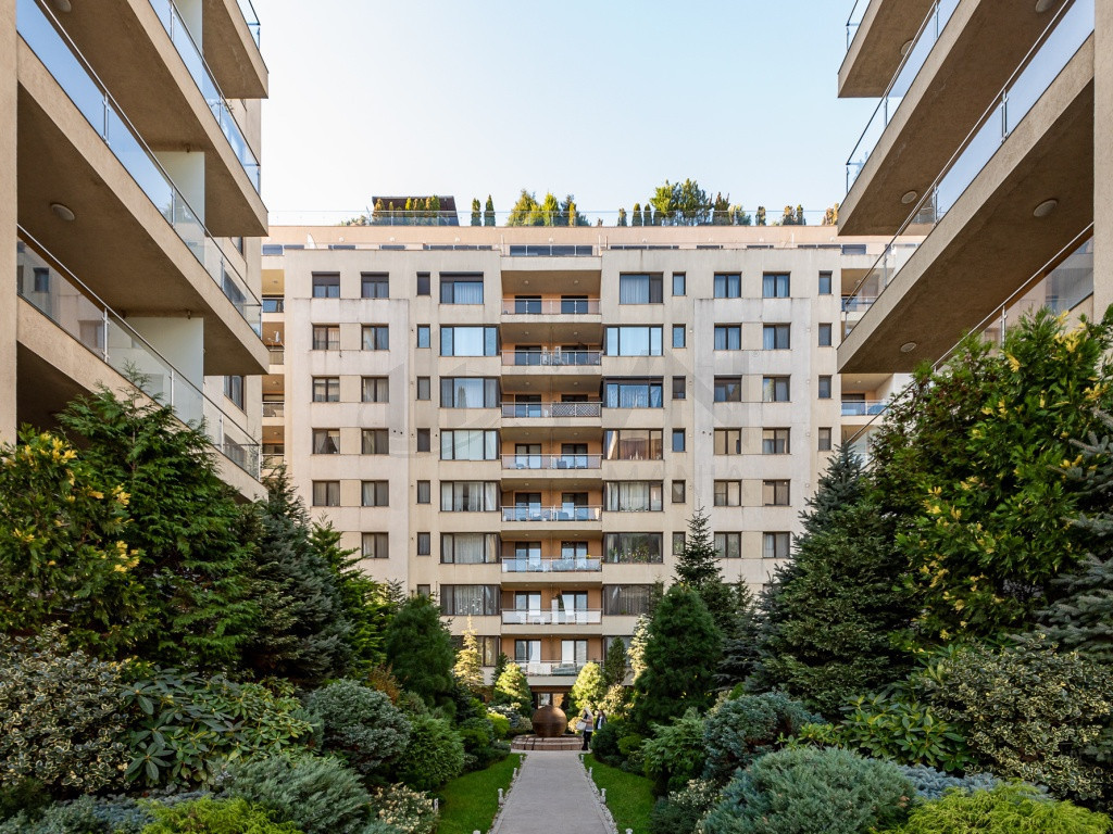 Penthouse 5 camere North Area Lake View