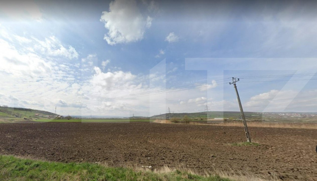 Oportunitate! Teren 5800 mp cu front de 133 ml la drum asfal