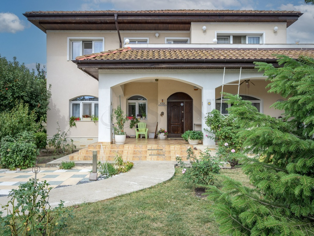 Vila individuala supera teren 700 mp Balotesti