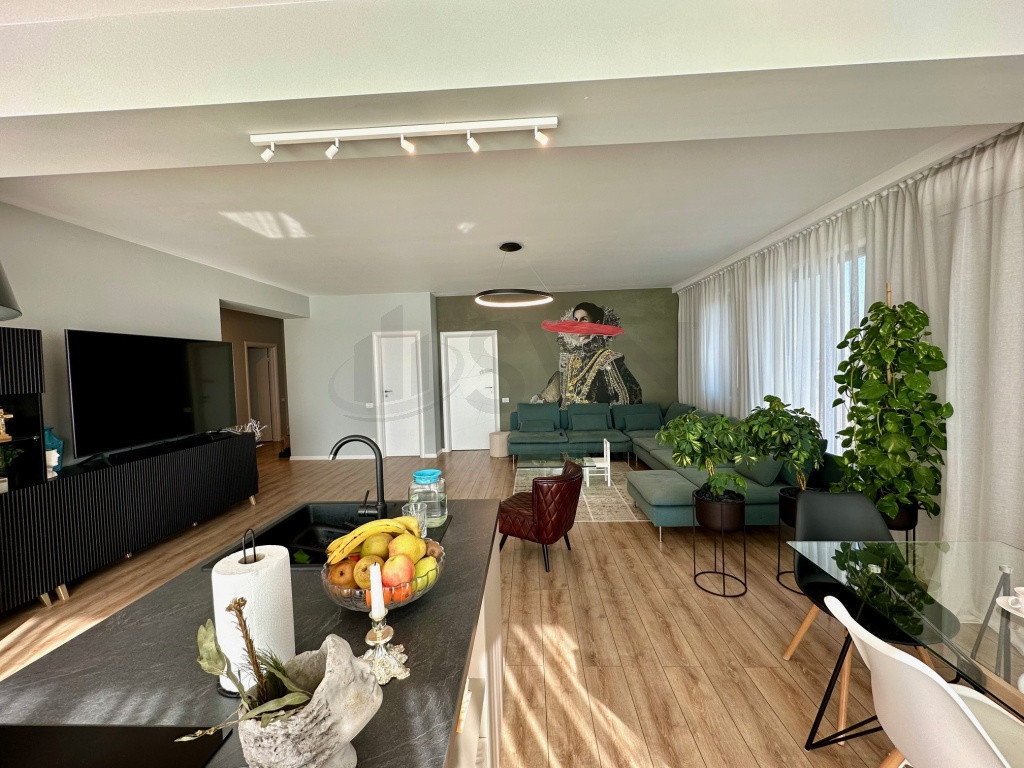 Penthouse exclusivist cu terasa 280 mp Tunari