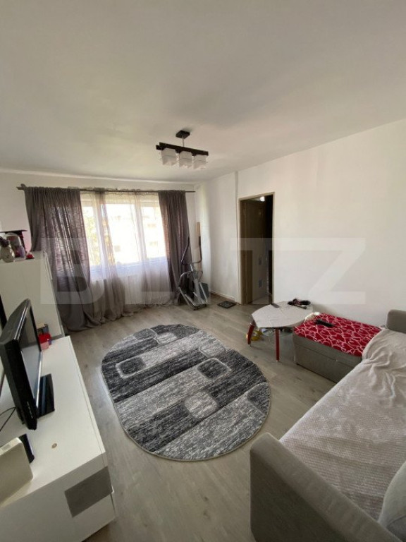 Apartament cu doua camere, semidecomandat