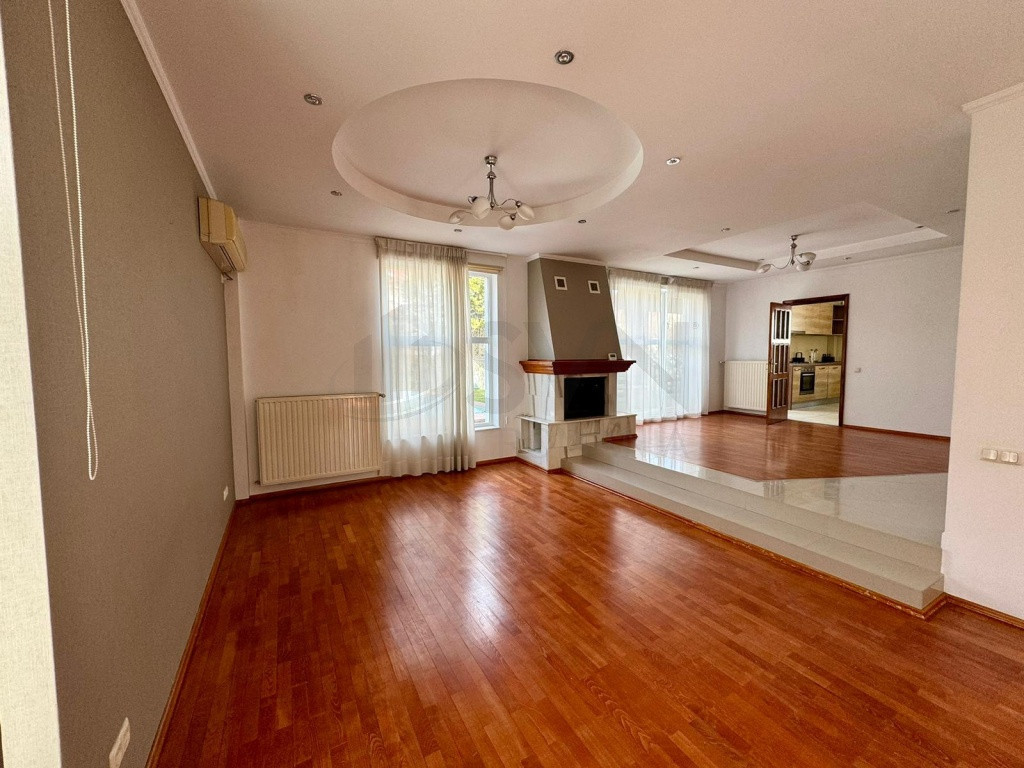 Vila cu piscina I Erou Iancu Nicolae