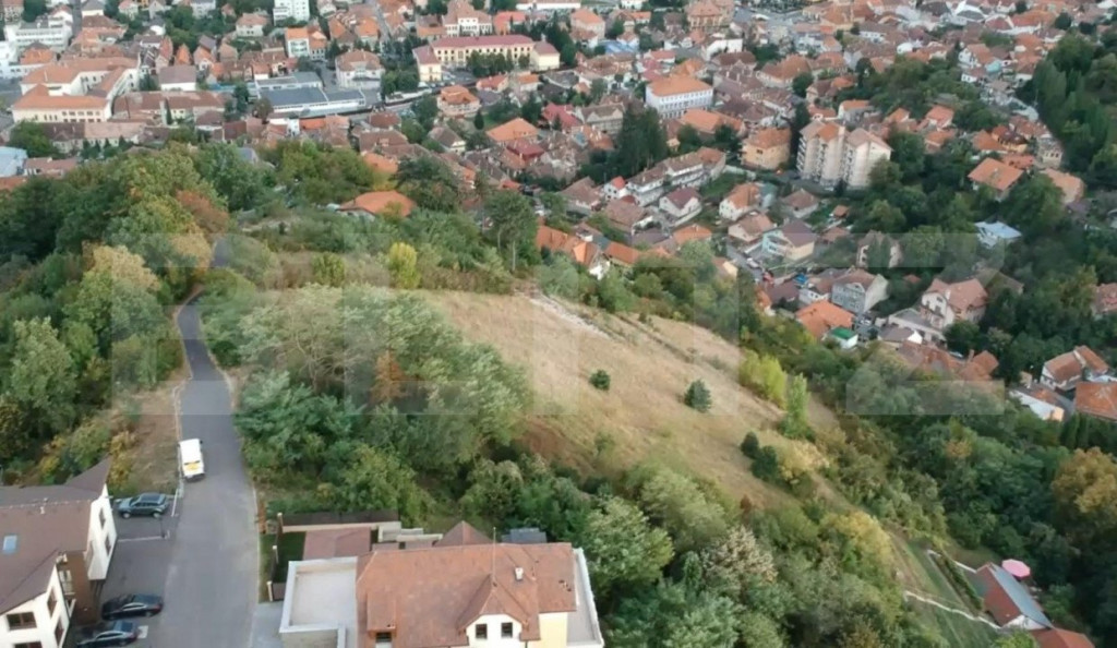 Teren Drumul Poienii Barsov, 913 mp in zona hotelului Belved