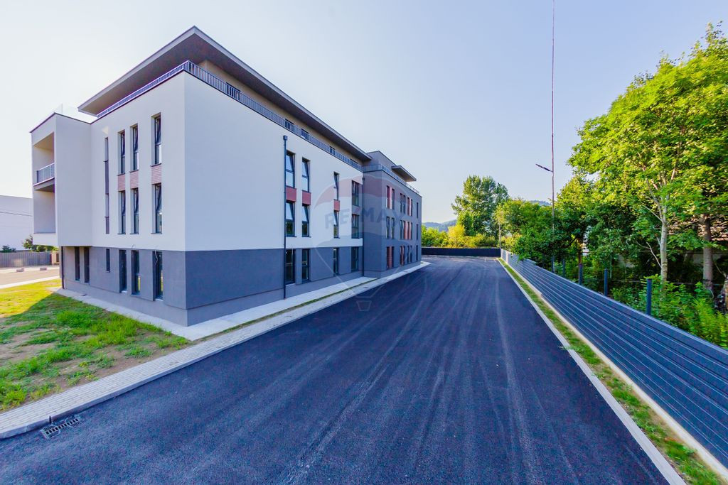 Apartament finisat in bloc nou cu loc de parcare , lâng?...