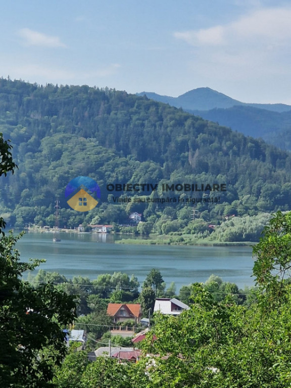 Teren Piatra Neamt - zona Sarata cu priveliste spre lac