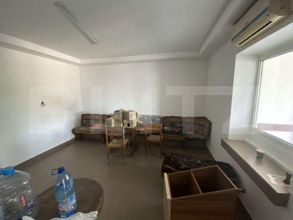 Spatiu comercial 4 camere 215 mp utili cu un vad excelent, z