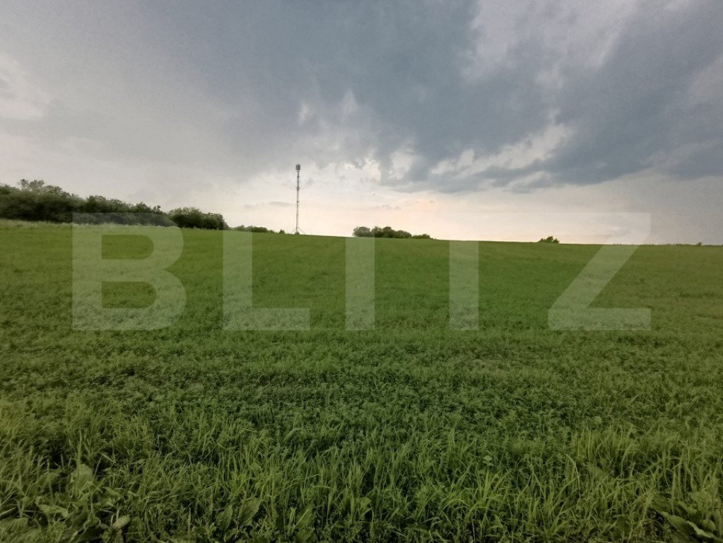 Casă semifinisată , teren generos, ideală pentru personal