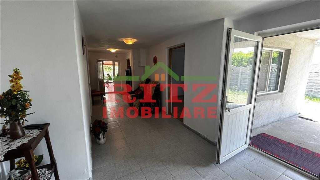 Casa Parter Garaj, Sc=189mp, teren 1005 mp, la intrare in