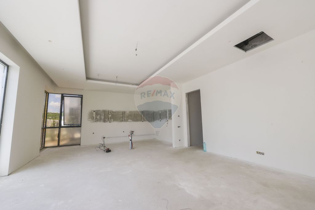 EXCLUSIVITATE RE/MAX! Vânzare casă semifinisată în Bo...